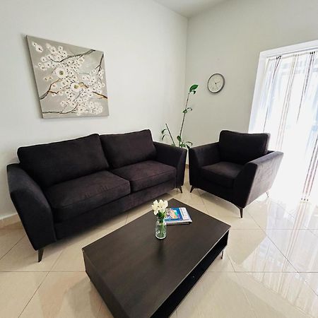 Апартаменты Island Breeze Сент Джулианс Экстерьер фото